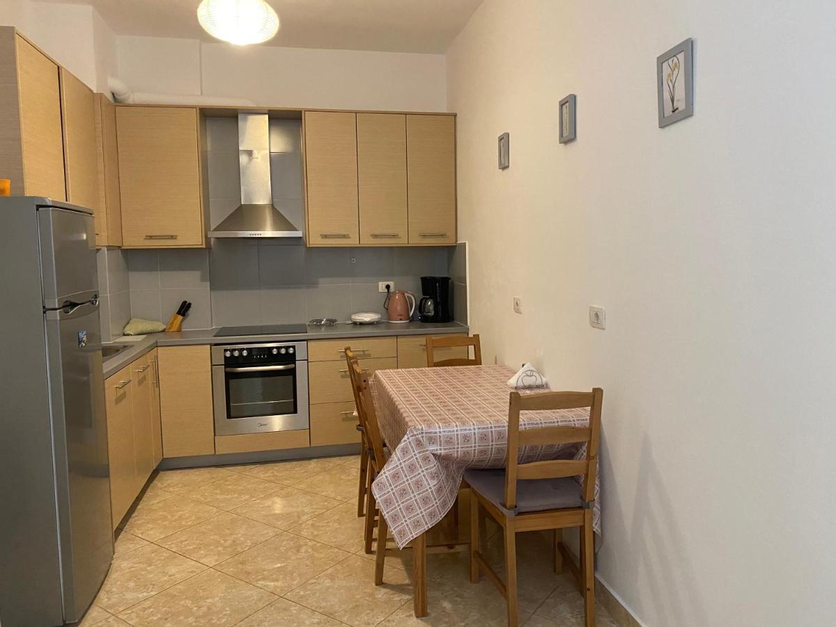 City Beach Apartment Sarandë Buitenkant foto