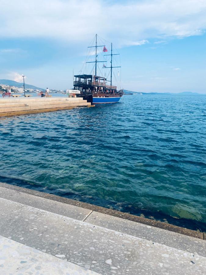 City Beach Apartment Sarandë Buitenkant foto
